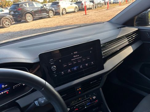 Used 2025 Volkswagen Jetta Sport image 21