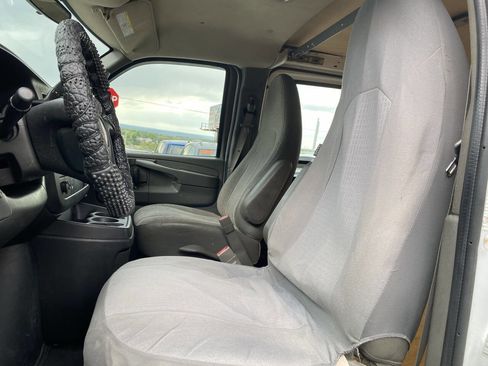 Used 2015 GMC Savana 2500 RWD image 11