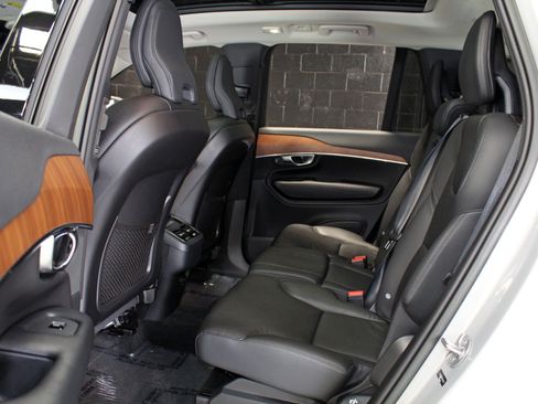 Used 2023 Volvo XC90 B6 Plus w/ Protection Package Premier AWD/4WD image 39
