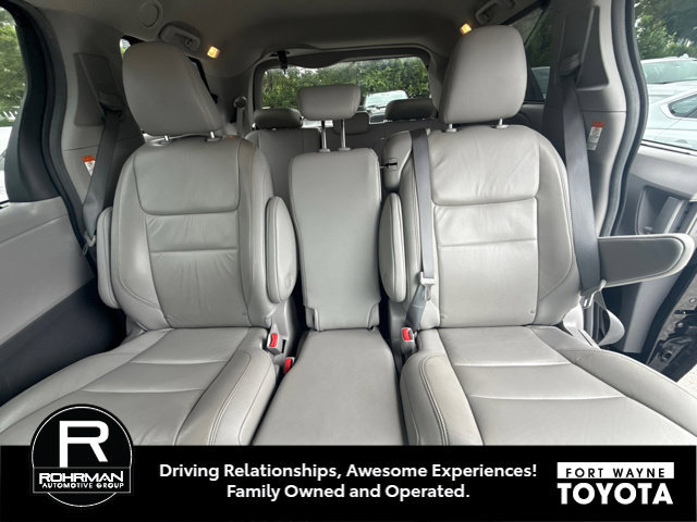 Used 2019 Toyota Sienna XLE Premium FWD image 8