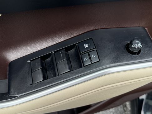 Used 2021 Toyota Highlander XLE FWD image 15