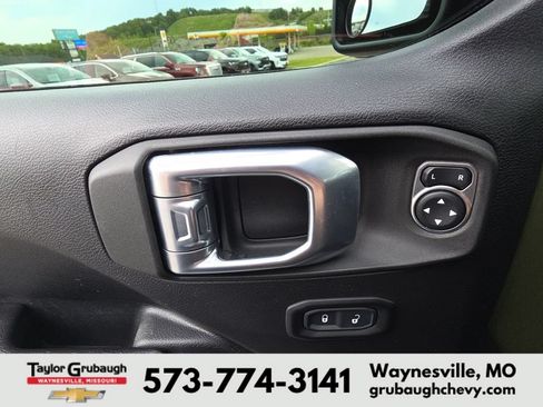 Used 2021 Jeep Wrangler Unlimited Rubicon w/ LED Lighting Group AWD/4WD image 13