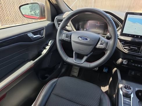 Used 2024 Ford Escape ST-Line w/ Tech Pack #1 FWD image 9