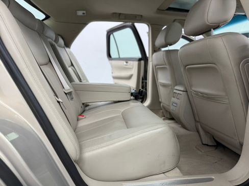 Used 2008 Cadillac DTS w/ Sun And Sound Package FWD image 48