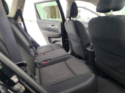 Used 2018 Nissan Rogue SV image 17