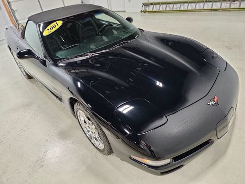 Used 2001 Chevrolet Corvette Convertible w/ Preferred Equipment Group2 RWD image 2