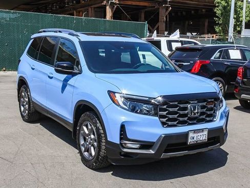 Used 2024 Honda Passport TrailSport image 3