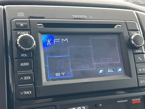 Used 2013 Toyota Tacoma Base image 25