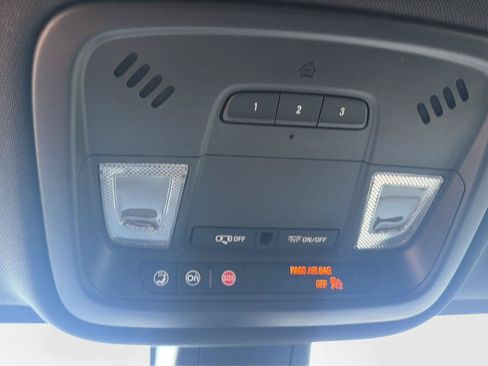 Used 2023 Chevrolet Traverse LT AWD/4WD image 17