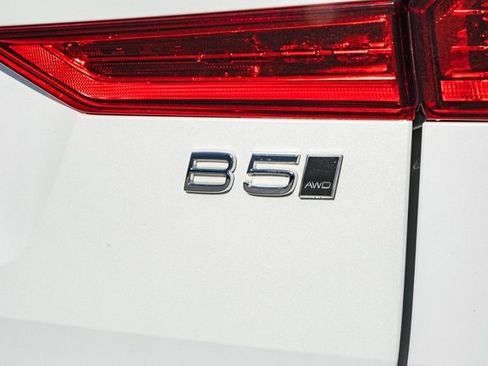 Used 2023 Volvo XC60 B5 Plus w/ Climate Package image 9