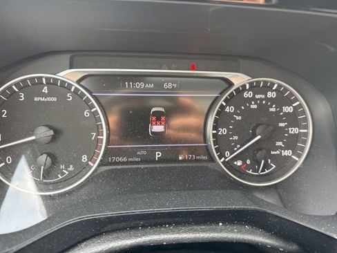 Used 2023 Nissan Pathfinder SV w/ SV Premium Package image 15