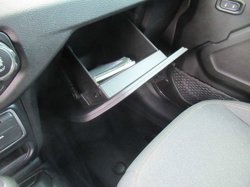 Used 2025 Jeep Wrangler Sport S image 37