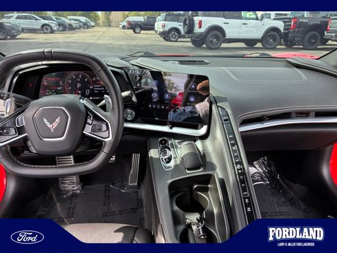 Used 2022 Chevrolet Corvette Stingray Coupe w/ Z51 Performance Package RWD image 18