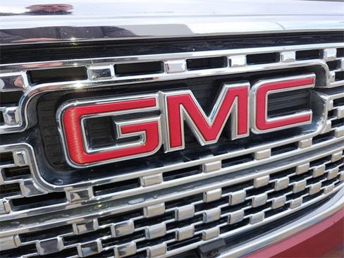 Certified 2018 GMC Acadia Denali w/ Technology Package image 31