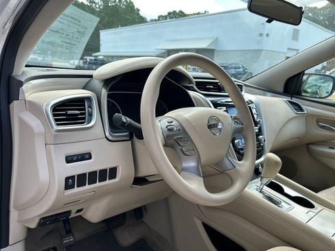 Used 2015 Nissan Murano S image 8