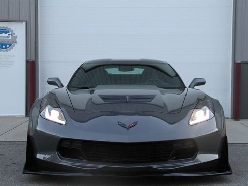 Used 2015 Chevrolet Corvette Z06 w/ 3LZ Preferred Equipment Group RWD image 3