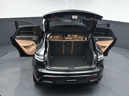 Used 2025 Porsche Macan AWD/4WD image 29