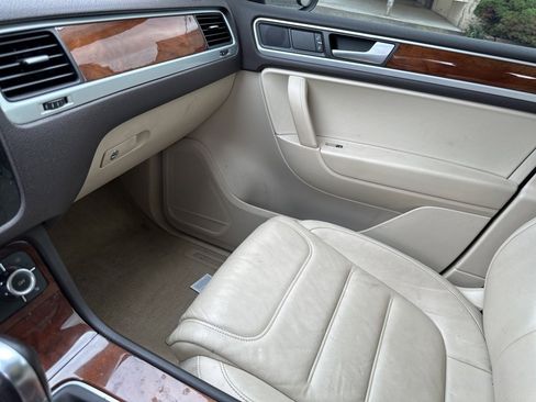 Used 2014 Volkswagen Touareg VR6 image 18