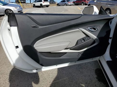 Used 2020 Chevrolet Camaro LT RWD image 15