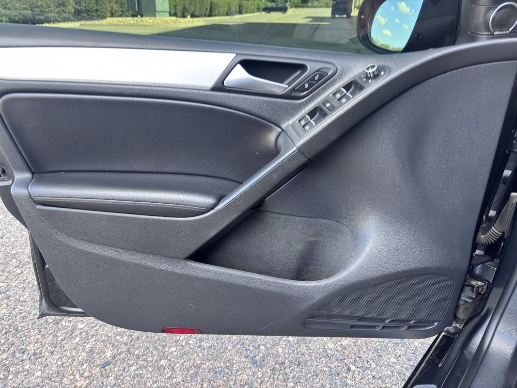 Used 2012 Volkswagen Golf 4-Door FWD image 27
