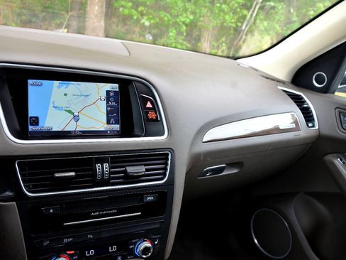 Used 2016 Audi Q5 2.0T Premium Plus w/ Technology Package AWD/4WD image 17