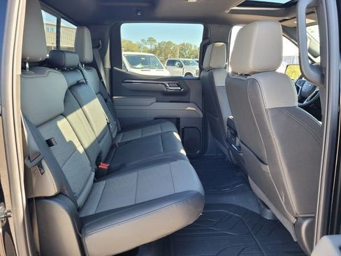 Used 2025 Chevrolet Silverado 1500 ZR2 w/ Technology Package image 18