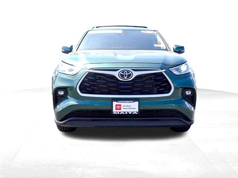 Certified 2024 Toyota Highlander XLE AWD/4WD image 9