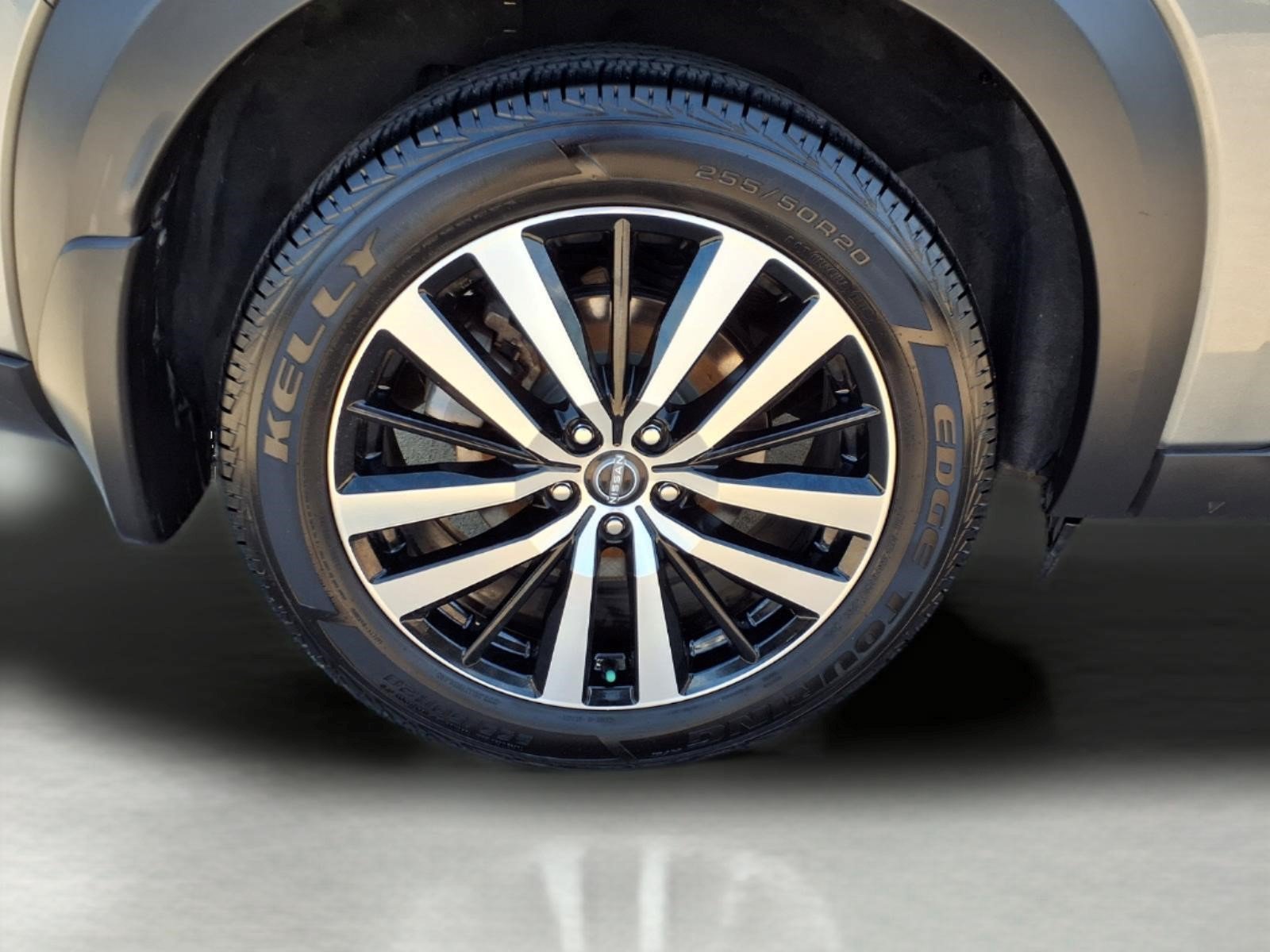 Used 2024 Nissan Pathfinder Platinum FWD image 9