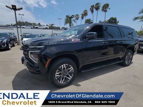 Certified 2025 Chevrolet Suburban Z71 AWD/4WD image 4