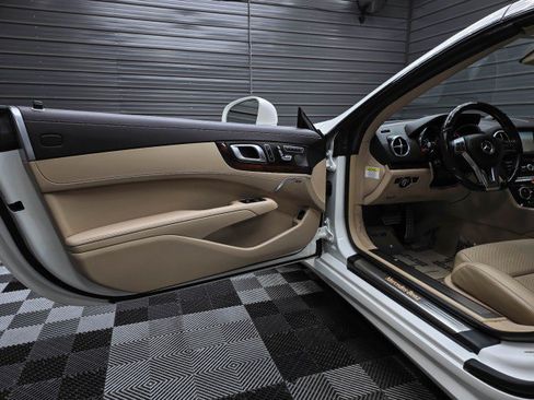 Used 2014 Mercedes-Benz SL 550 image 32