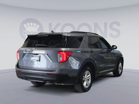 Used 2023 Ford Explorer XLT AWD/4WD image 12