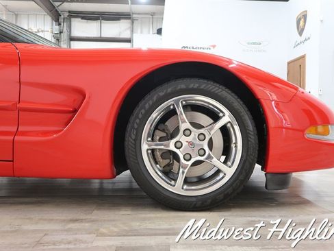 Used 2002 Chevrolet Corvette Coupe w/ Preferred Equipment Group2 RWD image 24