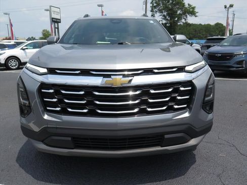 Used 2025 Chevrolet Equinox LT w/ Convenience Package II FWD image 9