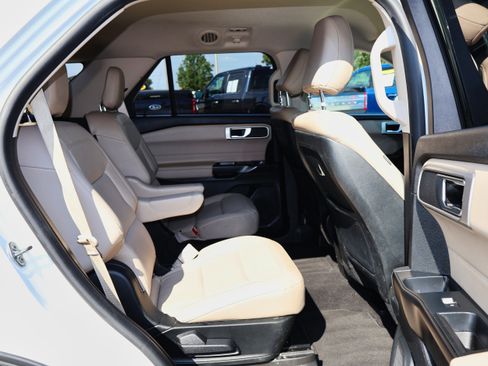 Used 2020 Ford Explorer XLT w/ Equipment Group 202A image 12