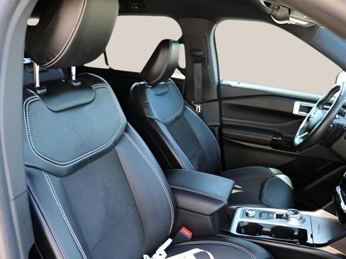 Used 2022 Ford Explorer ST w/ ST Street Pack image 21