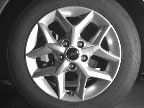 Used 2025 Kia Soul LX w/ LX Technology Package FWD image 12