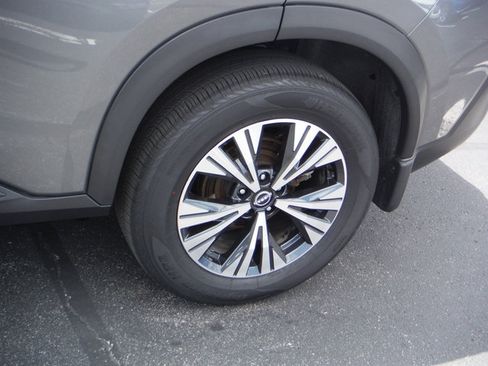 Used 2022 Nissan Rogue SV w/ SV Premium Package AWD/4WD image 4