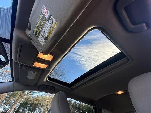 Used 2011 Toyota RAV4 2WD image 32