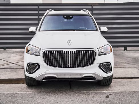 Used 2026 Mercedes-Benz Maybach GLS 600 4MATIC image 11