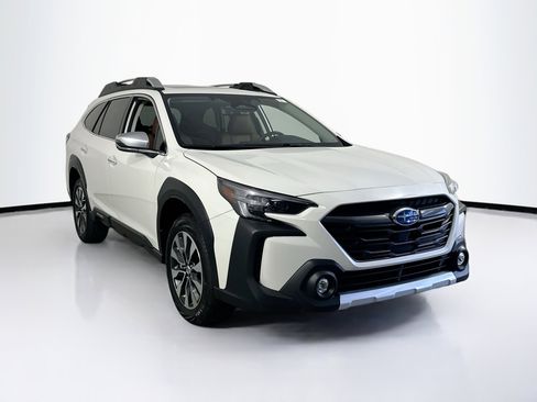 Used 2023 Subaru Outback Touring AWD/4WD image 3