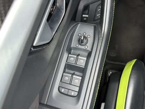 Used 2020 Lamborghini Urus AWD/4WD image 18