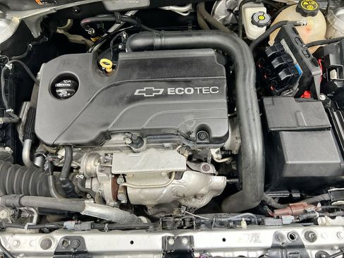 Used 2017 Chevrolet Malibu LT image 24