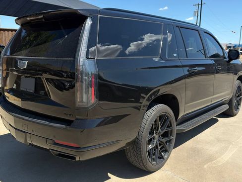 Used 2025 Cadillac Escalade ESV Sport w/ LPO, ONYX Package AWD/4WD image 5