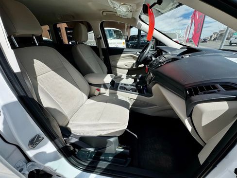 Used 2017 Ford Escape SE image 16