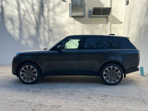 Certified 2025 Land Rover Range Rover SE image 5