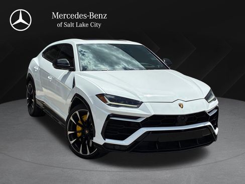 Used 2022 Lamborghini Urus AWD/4WD image 1