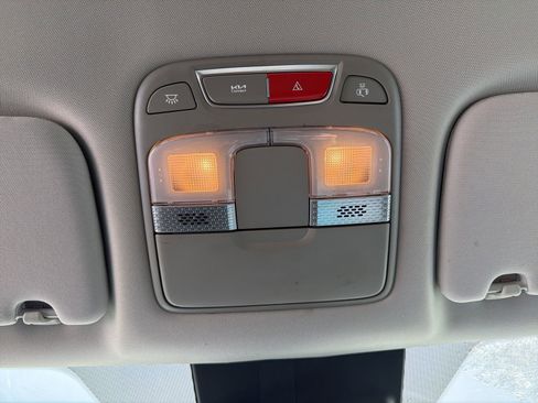 Used 2023 Kia Telluride S image 10