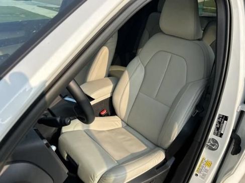 Used 2023 Volvo XC40 B5 Plus w/ Climate Package AWD/4WD image 7