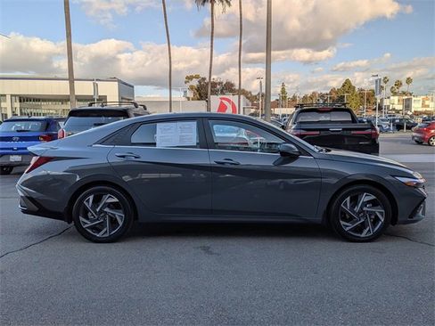 Used 2025 Hyundai Elantra Limited image 5