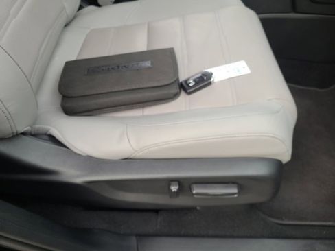 Used 2020 Honda CR-V Touring image 23